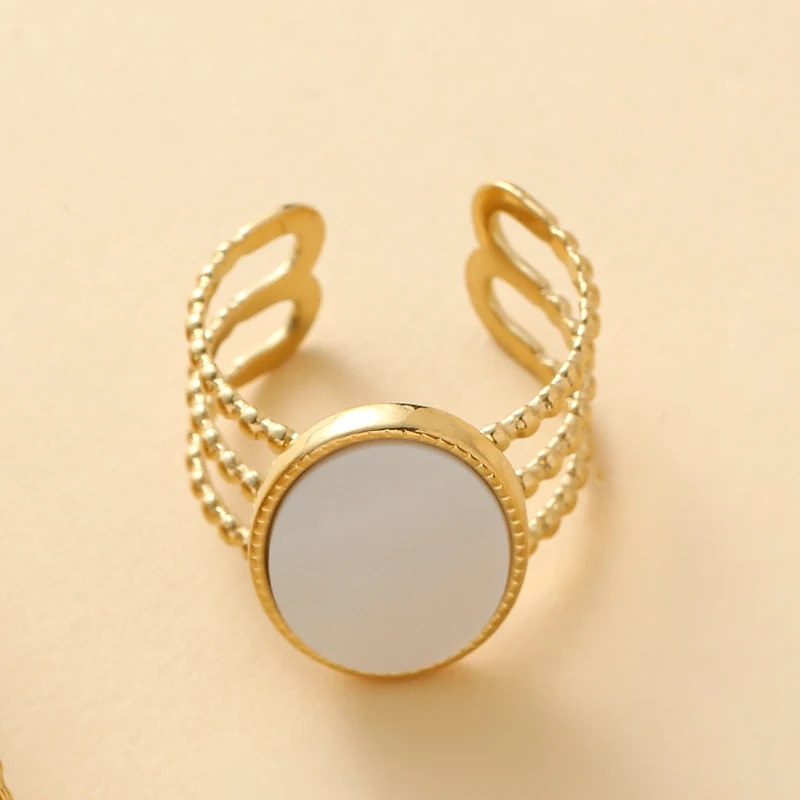Bague triple pierre naturelle blanche plate or