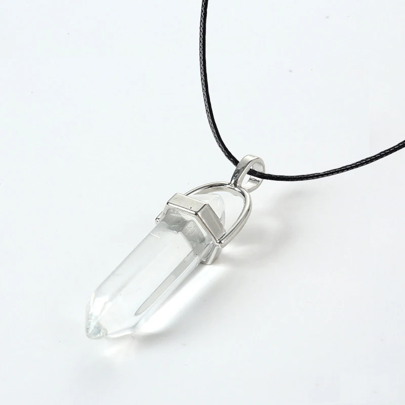 Collier avec pendentif pierre naturelle cristal transparent