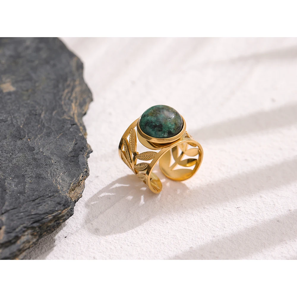 Bague ajustable dorée feuillue avec pierre naturelle verte