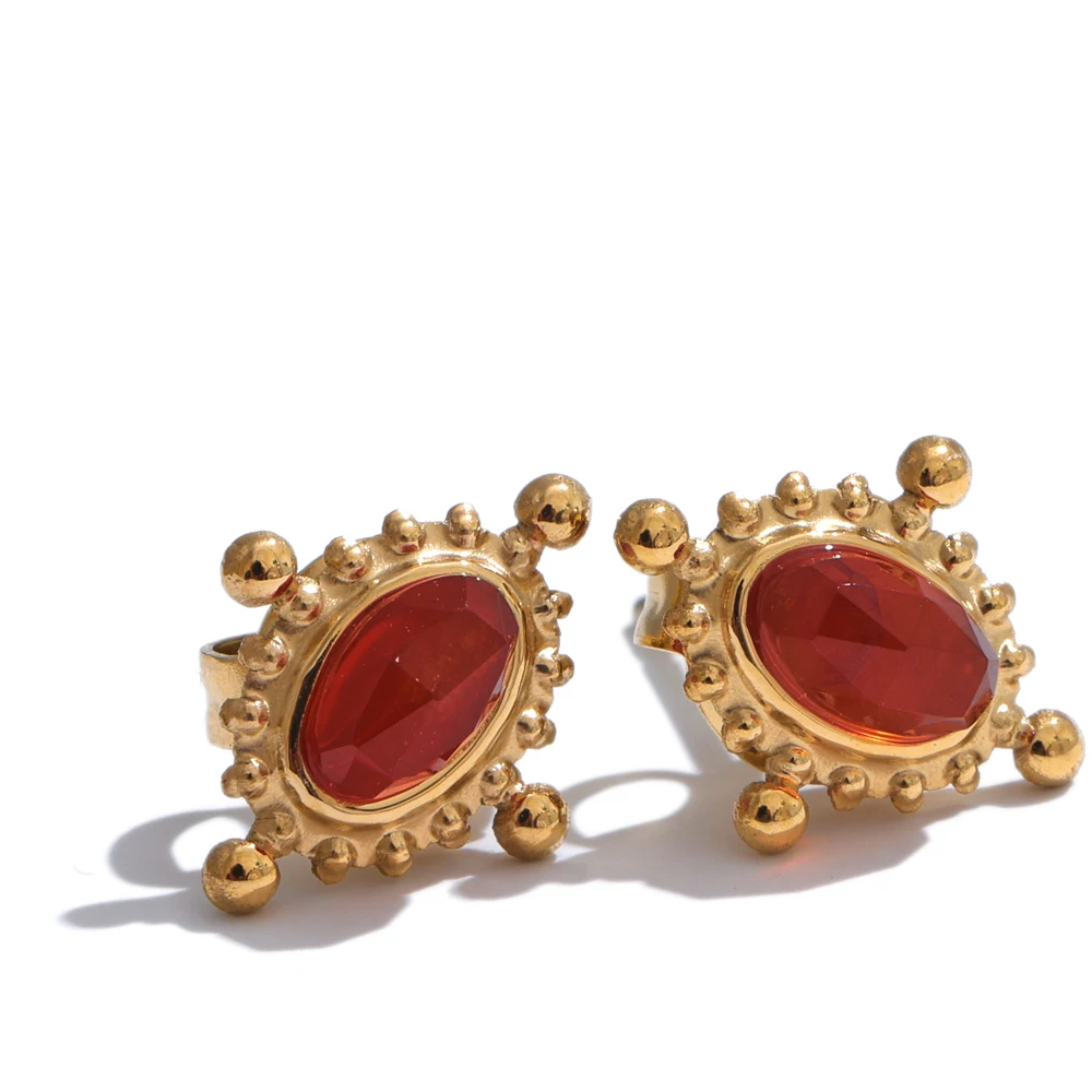 Boucles d'oreilles fine dorées avec pierre naturelle rouge