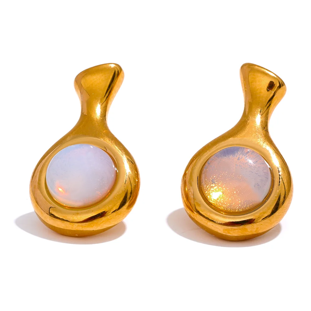 Boucles d'oreilles originales dorées avec pierres de lune