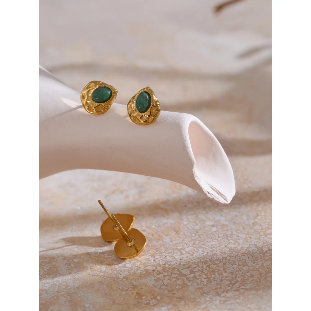 Boucles d'oreilles style vintage avec pierre naturelle verte