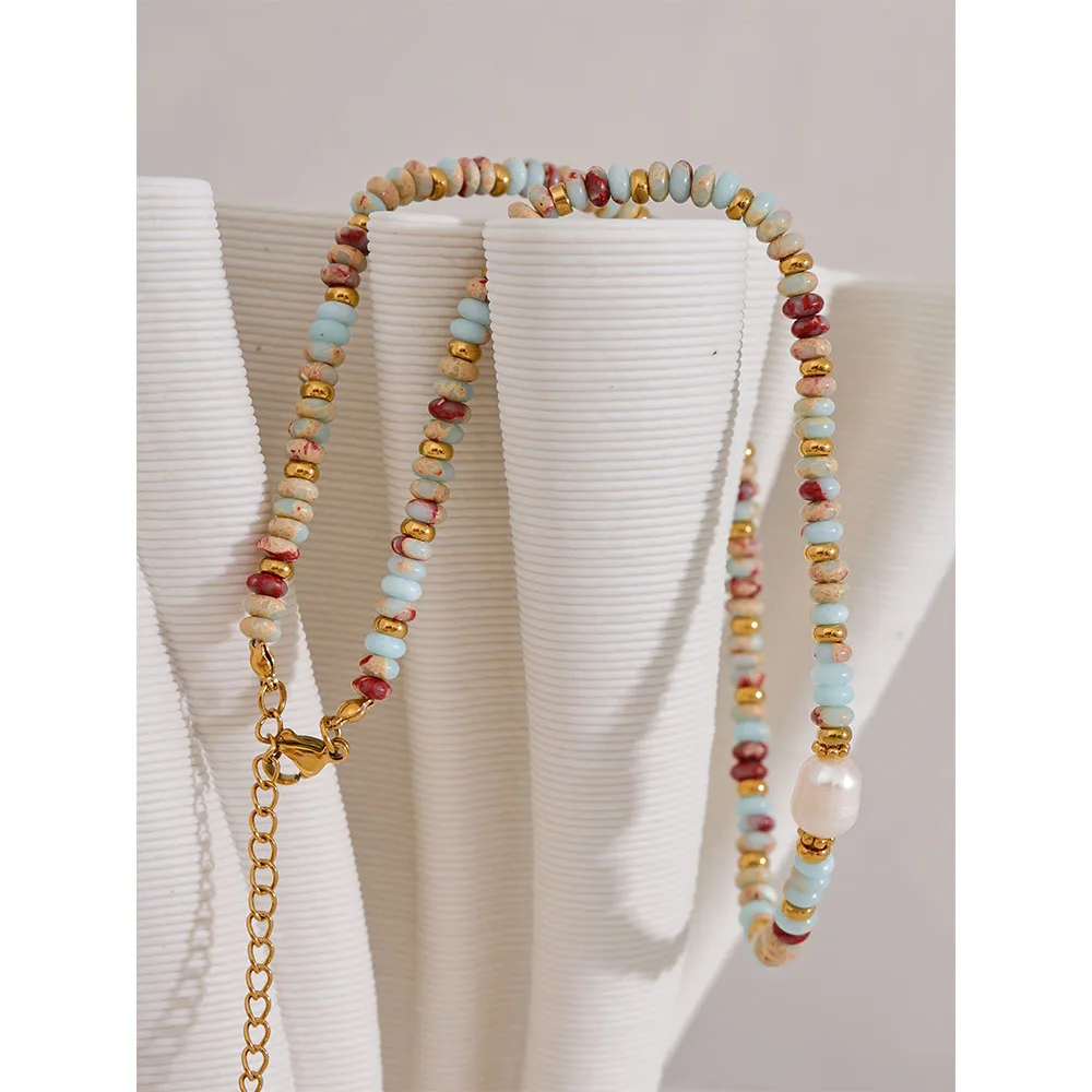 Collier avec pierres naturelles assemblées