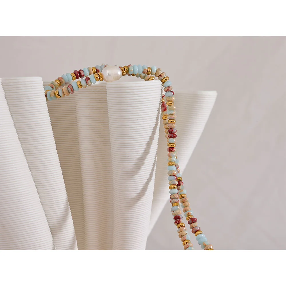 Collier avec pierres naturelles assemblées
