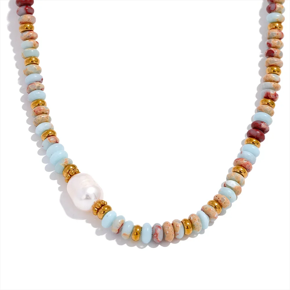 Collier avec pierres naturelles assemblées