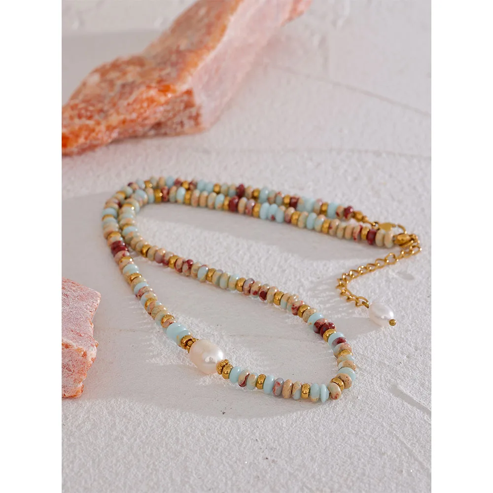 Collier avec pierres naturelles assemblées