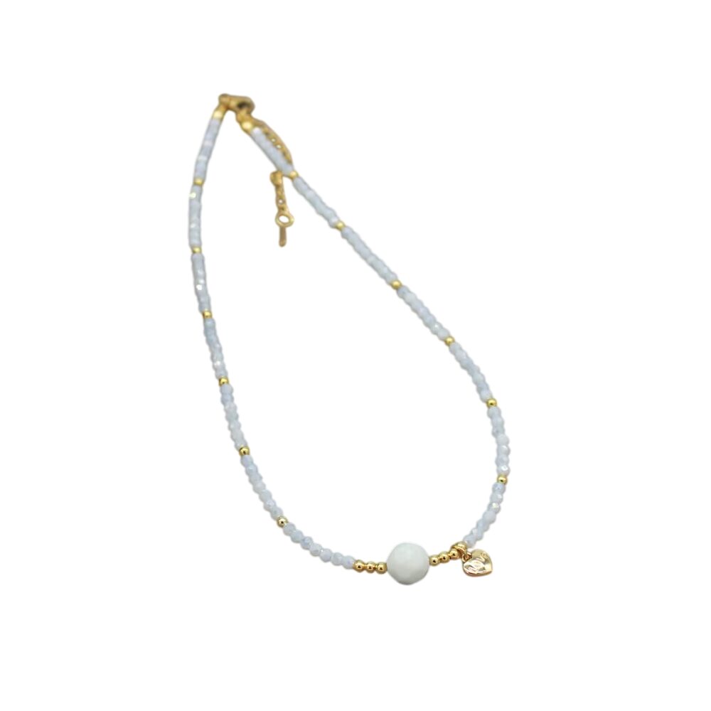 Collier de pierres naturelles blanches et doré