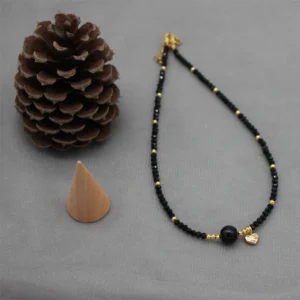 Collier de pierres naturelles noires et doré