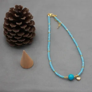 Collier de pierres naturelles turquoises et doré