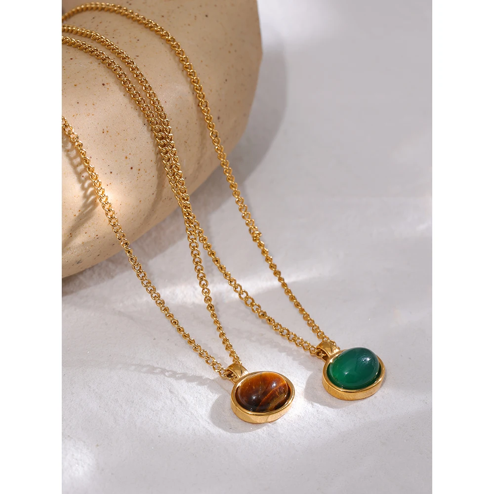 Collier doré avec pierre naturelle d'agate verte ovale