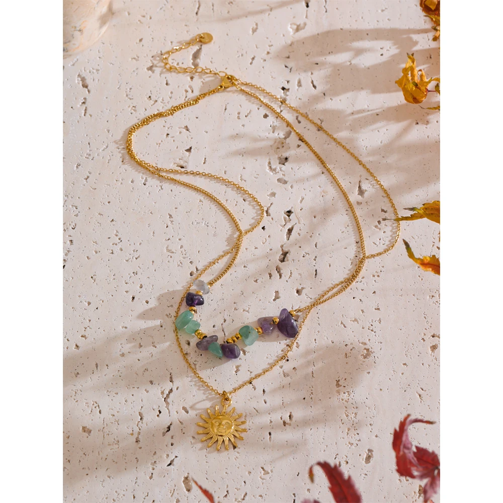 Double collier doré avec pierres naturelles vertes et violettes
