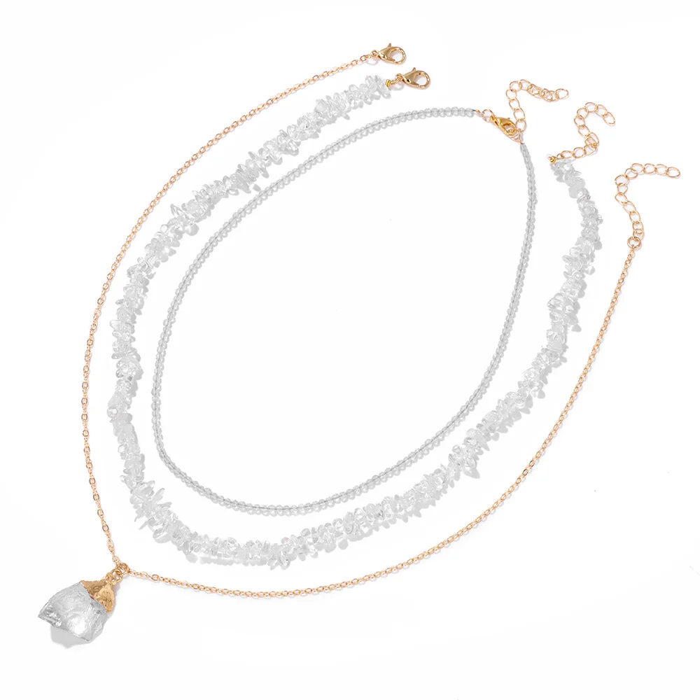 Triple collier de pierres naturelles blanches