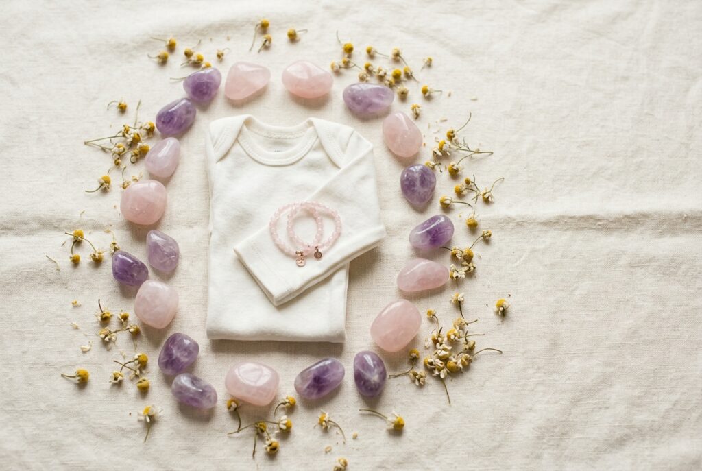Cadeau pierre lithotherapie naissance bebe - illustration